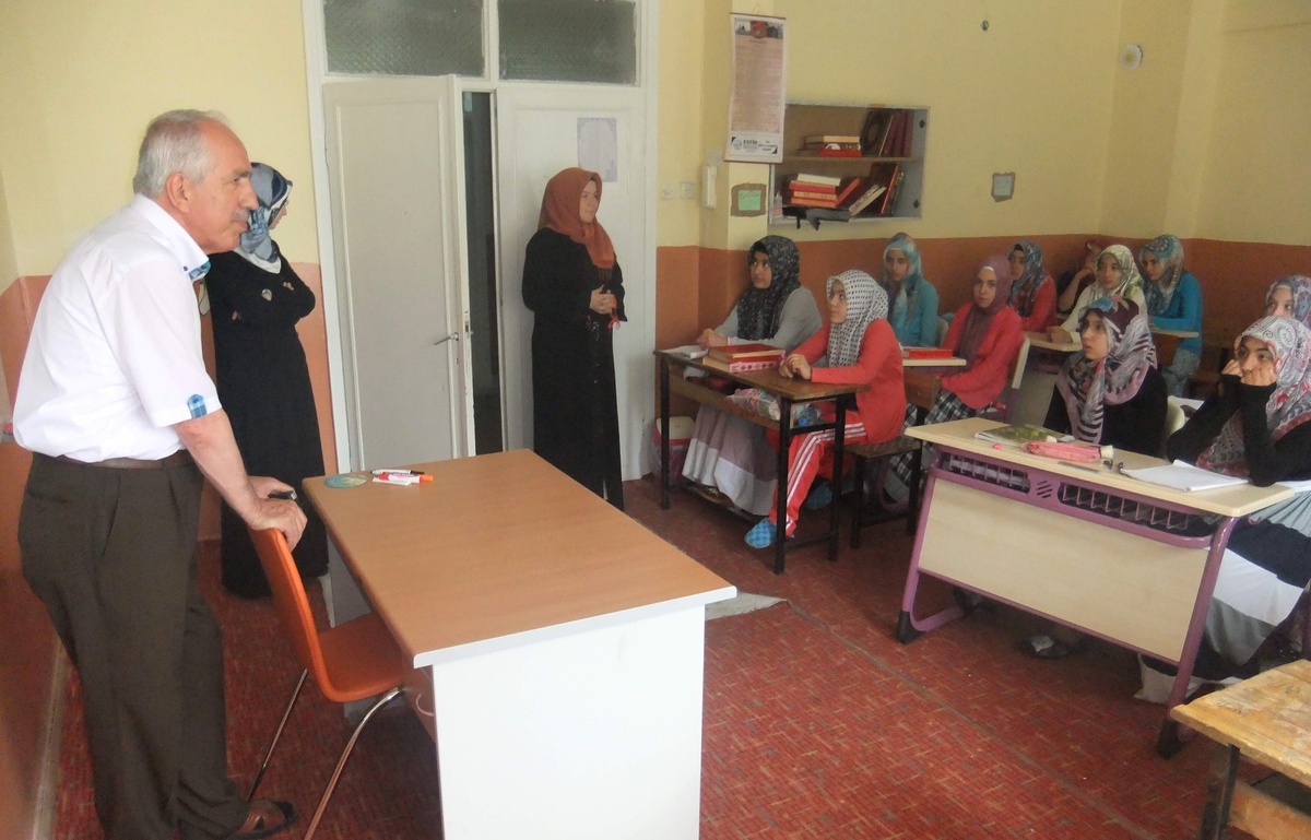 Müftü Mustafa Üskülüplü, \'Yaz Kur\'an Kursları\'nı Ziyaret Etti