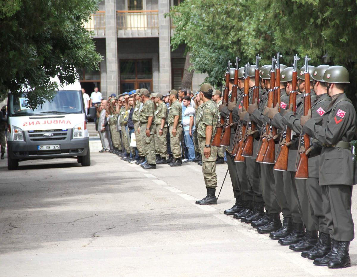 Şehit İçin Diyarbakır\'da Tören Düzenlendi