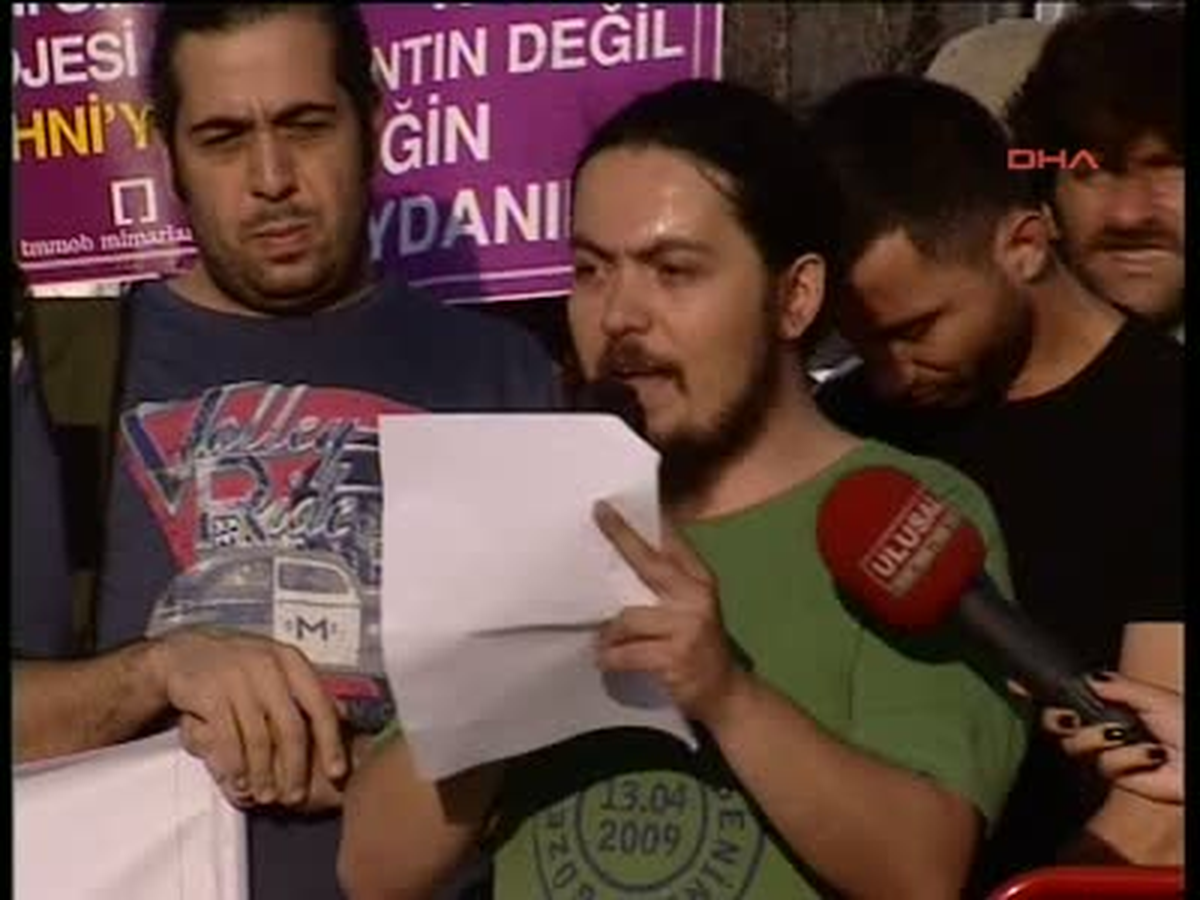Taksim Meydanı\'nın Tapusunu Dağıttılar