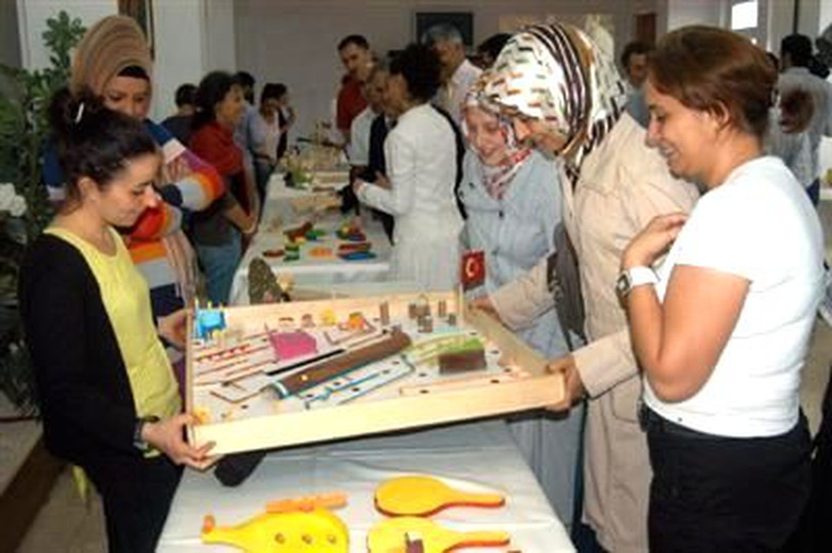 Üniversitede 10 Günde Ahşap Oyuncak Yapmayı Öğrendiler