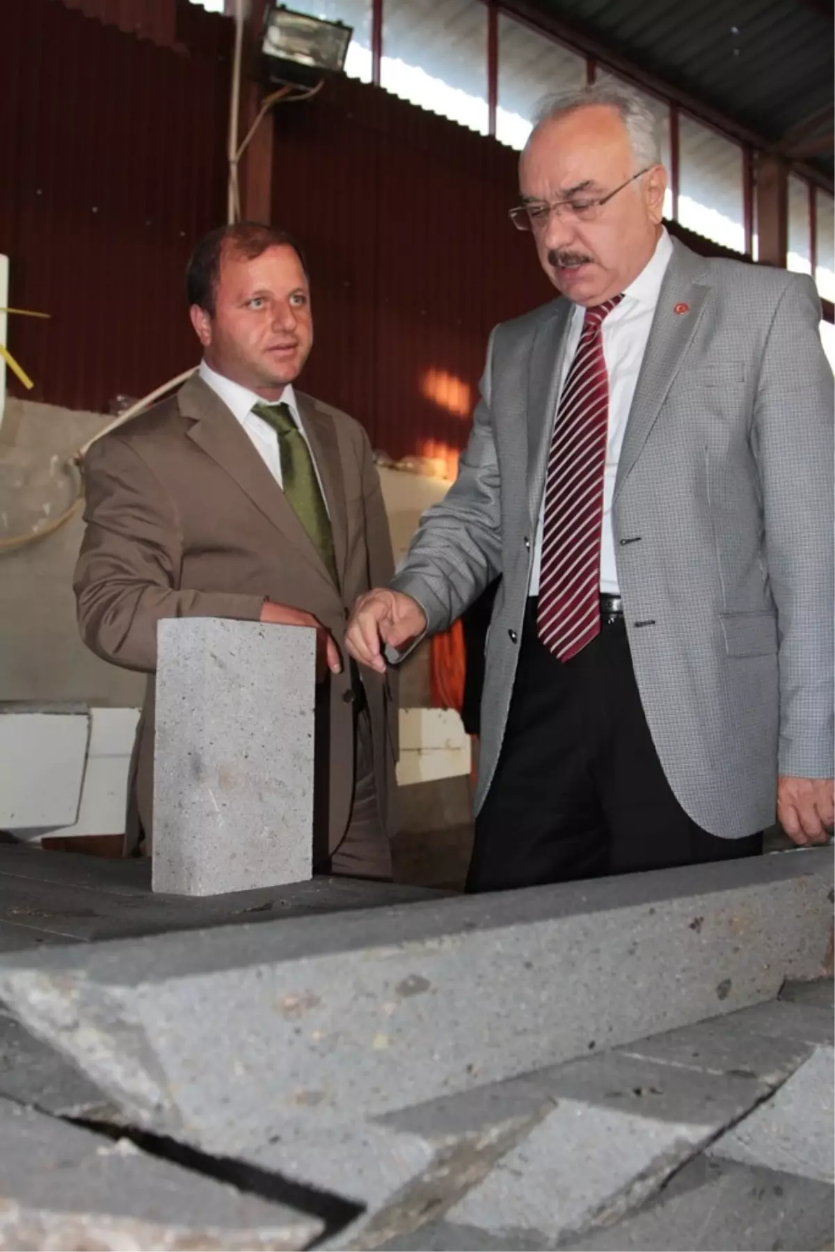 Vali Yenigün Andezit Taş Tesislerini Gezdi