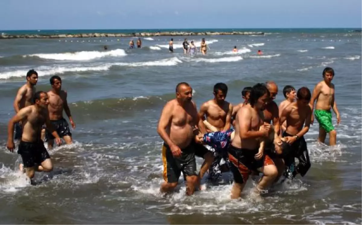 Yasak Bölgede Denize Giren Genç Boğuldu