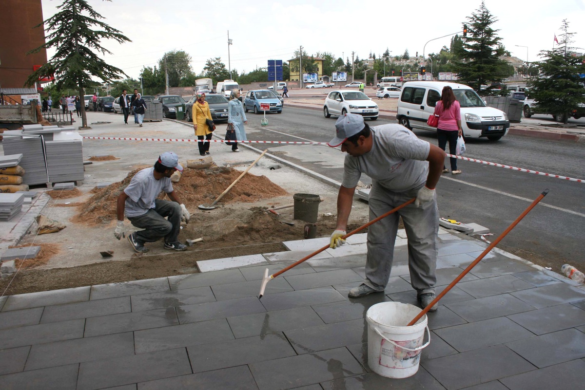 Yaya Kaldırımları Düzenleniyor
