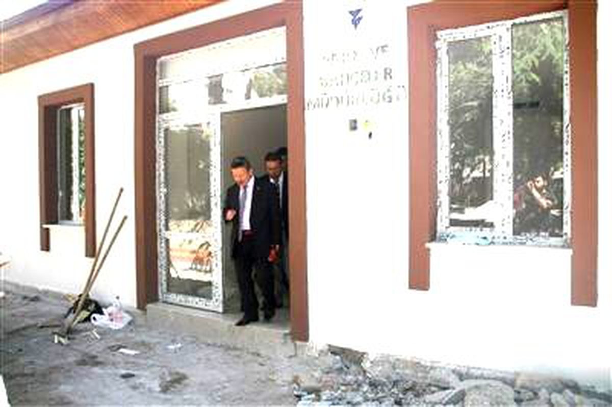 Yozgat Belediye Başkanı Park ve Bahçeler Müdürlüğü Binasını Gezdi
