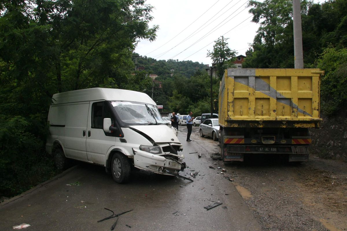Zonguldak\'ta Trafik Kazası: 2 Yaralı