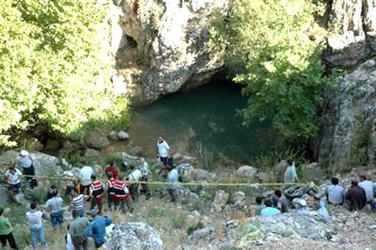 15 Yaşındaki Çocuk Serinlemek İçin Girdiği Gölette Boğuldu