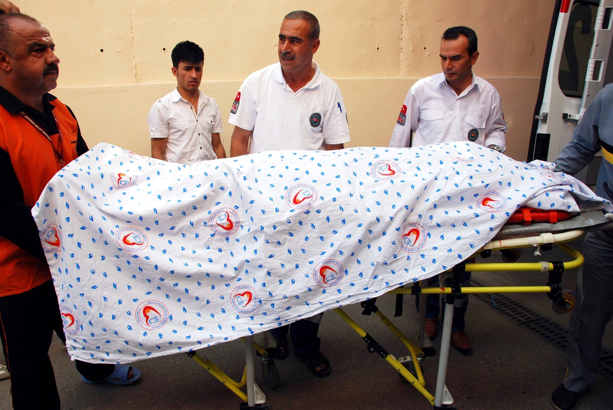 Adıyaman\'da Motosiklet Direğe Çarptı: 2 Ölü