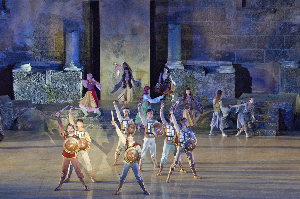 Aspendos\'ta \'Aşk ve Ölüm\' İzleyenleri Büyüledi