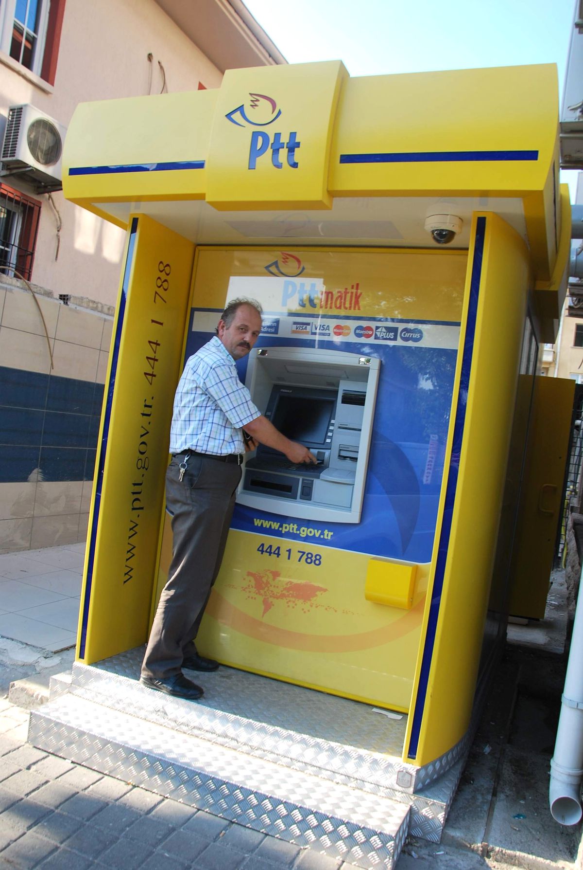 Aydın\'da Emeklilerin PTT Çilesi