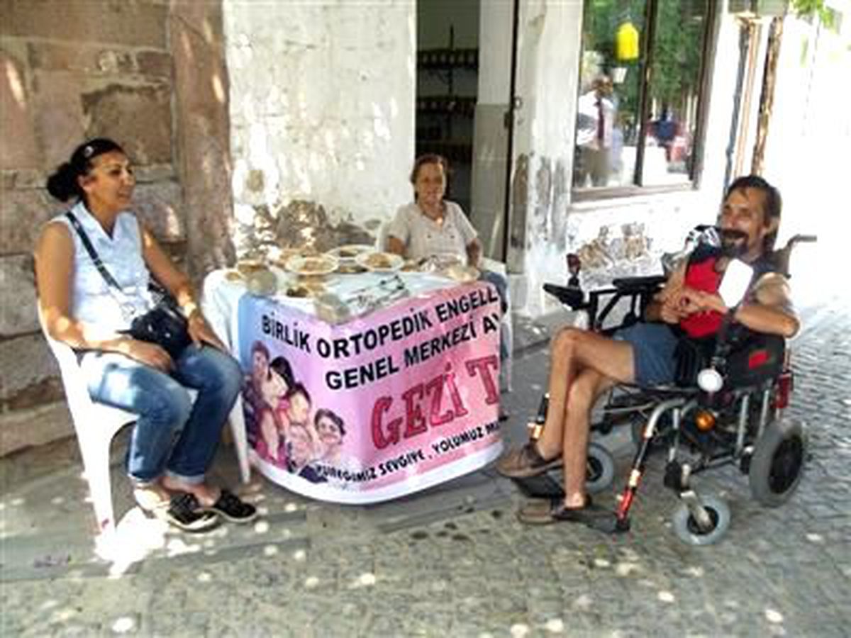 Ayvalık\'ta Kadınlar Zihinsel Engelliler İçin Bir Araya Geldi
