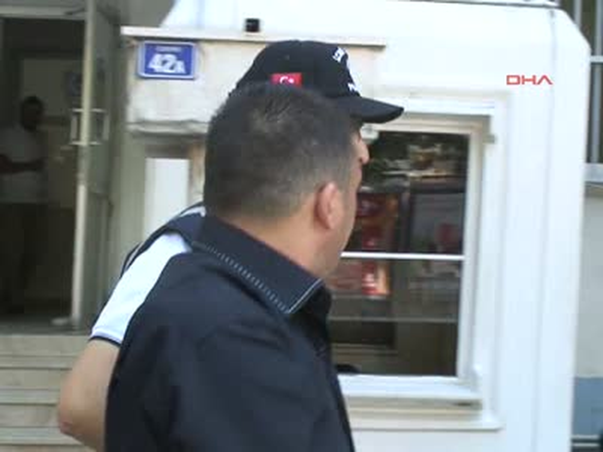 Bilecik\'ten Firar Eden Mahkum İzmit\'te Yakalandı Bilecik\'te Gasp ve Hırsızlık Suçlarından 5 Yıl...