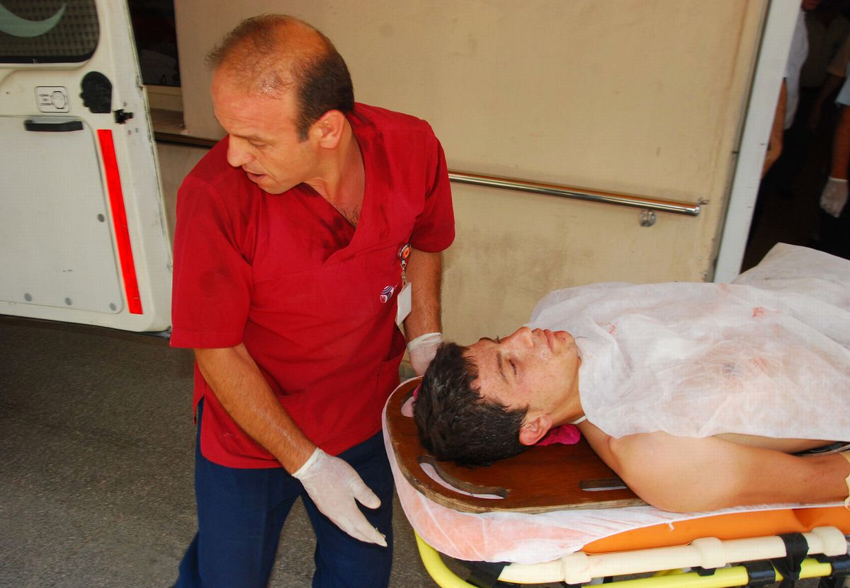 Bindiği Motosiklet Araca Çarptı, Kolu Koptu