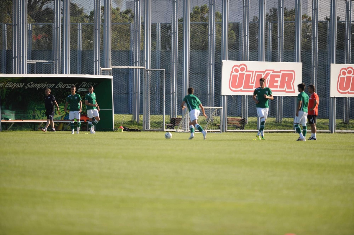 Bursaspor, Yeni Sezon Hazırlıklarını Akşam Antrenmanıyla Sürdürdü