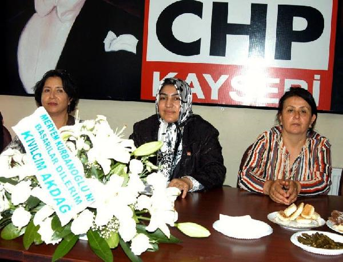 CHP Kayseri Kadın Koları Başkanlığına Başörtülü Aday