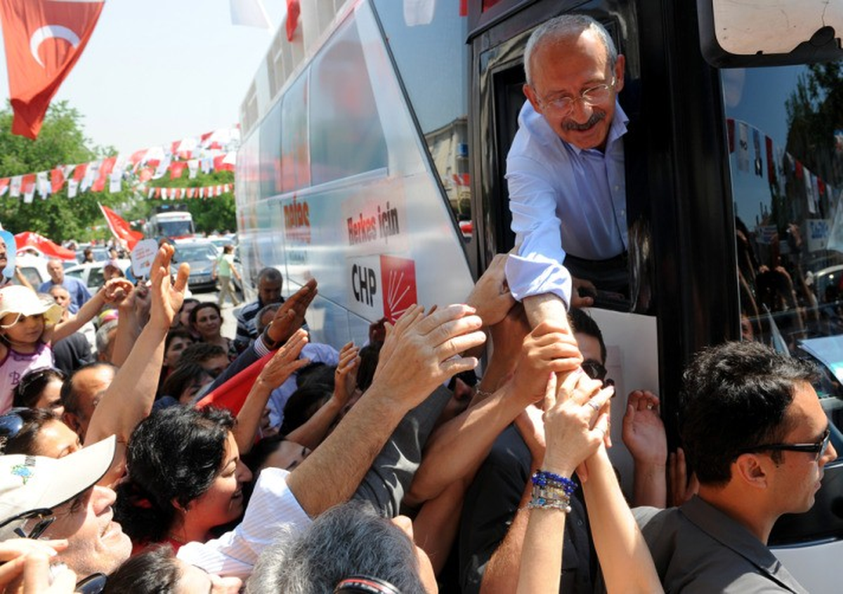 CHP Lideri Kılıçdaroğlu Burhaniye\'de Yeni Belediye Binasını Açacak