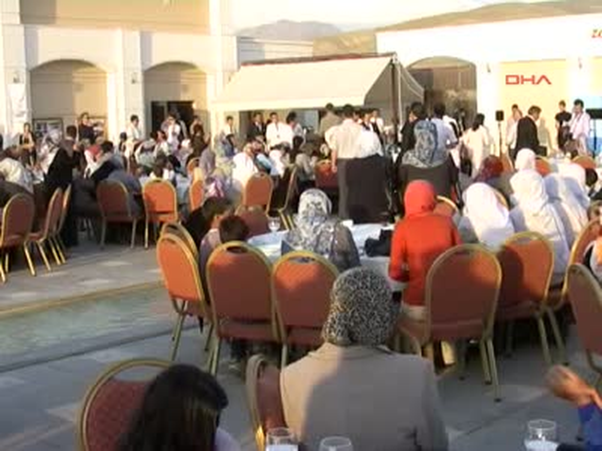 Dul Kadınlarla Çay İçti "Emine Erdoğan Van\'da" Haberine Ek