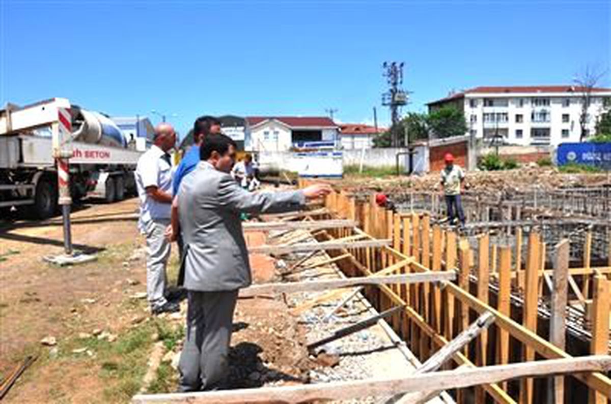 Düzce Stadı\'nın Tribününün Temeli Atıldı