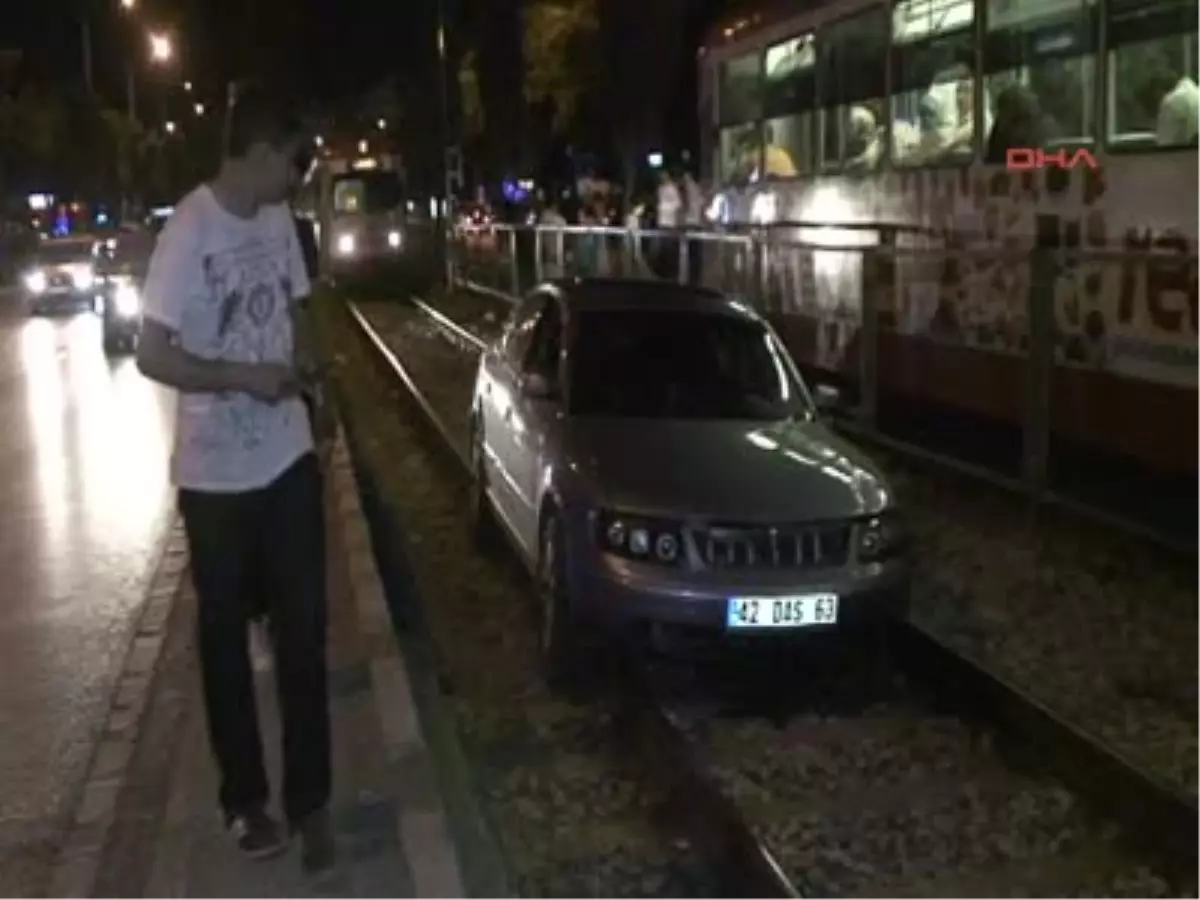 Alkollü Sürücü Tramvay Yoluna Uçtu
