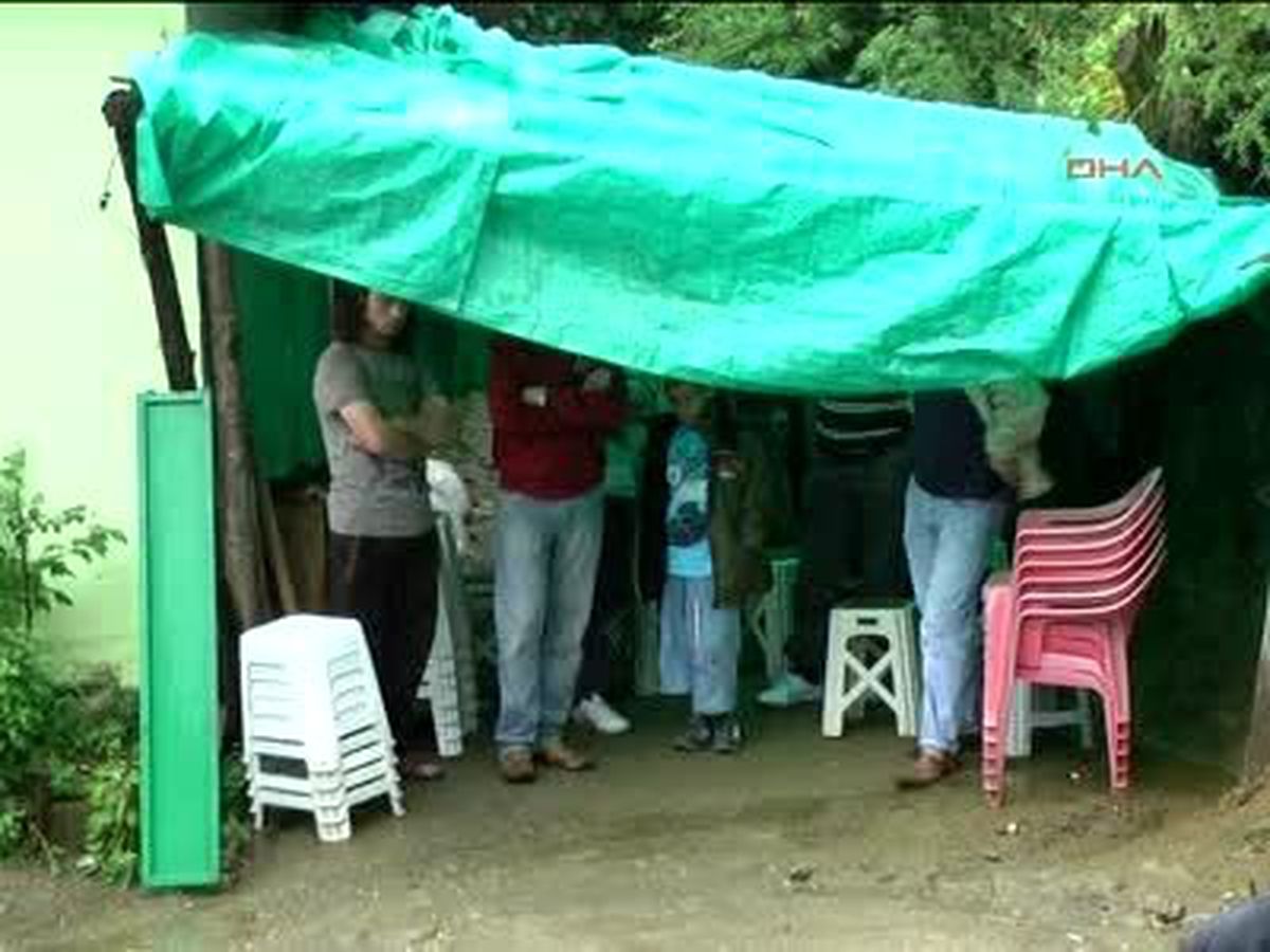 Genç Kızların Evlerinde Yas Var