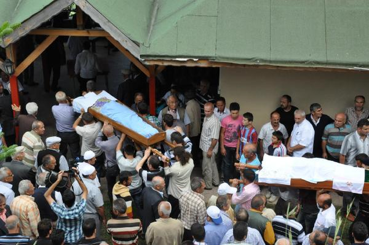 Gölette Boğulan 3 Genç Kız Yan Yana Toprağa Verildi