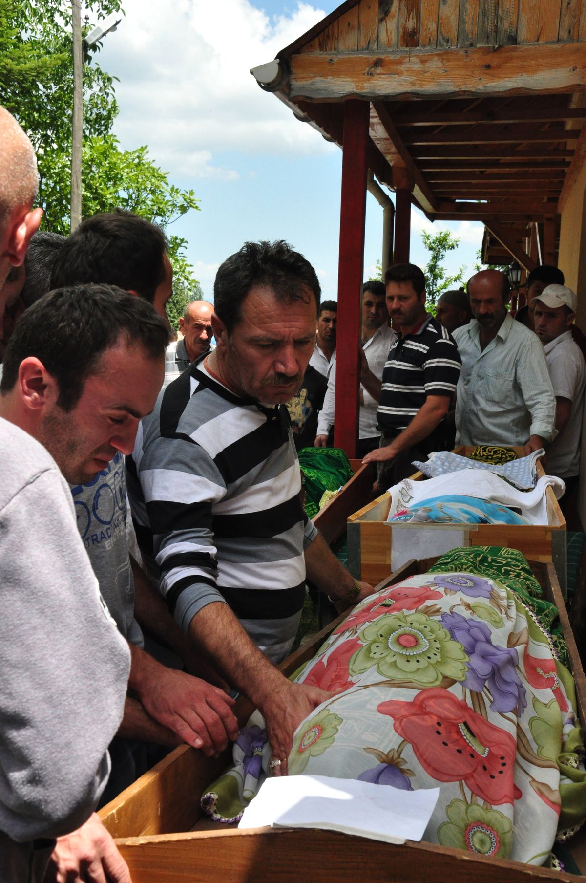 Gölette Boğulan Üç Genç Kız Yan Yana Toprağa Verildi