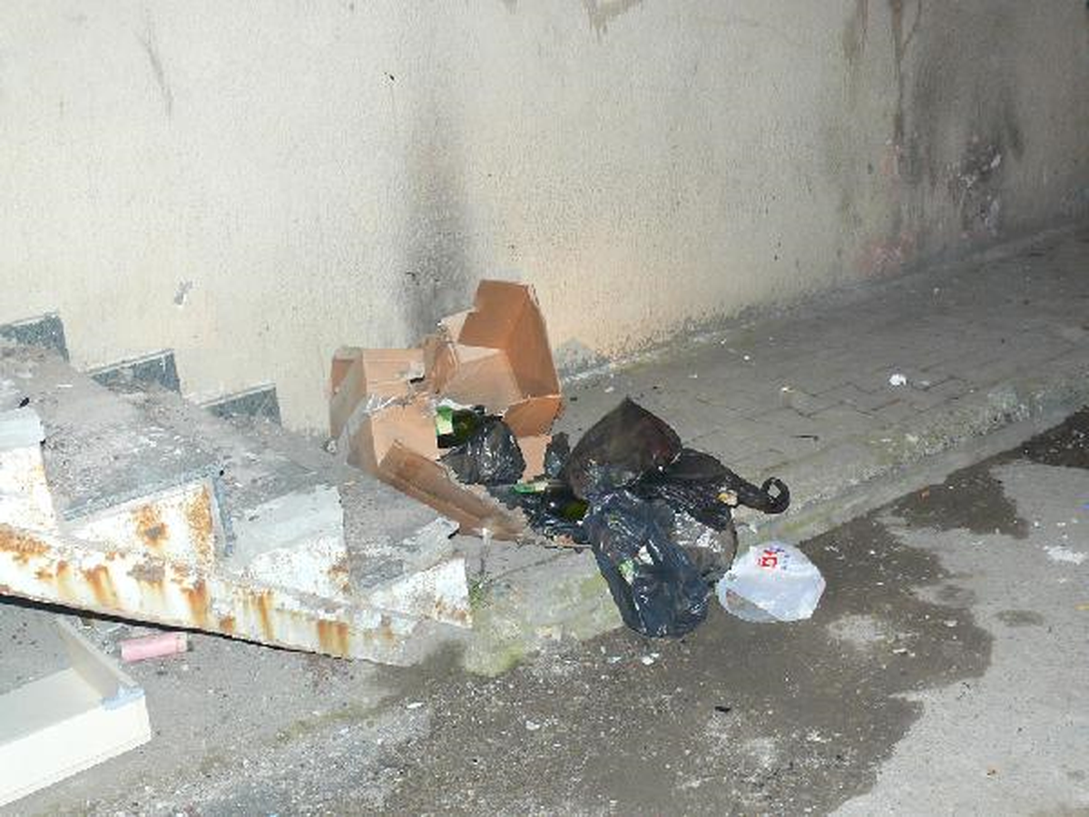 İmha Edilen Paketten Boş Şarap Şişeleri Çıktı