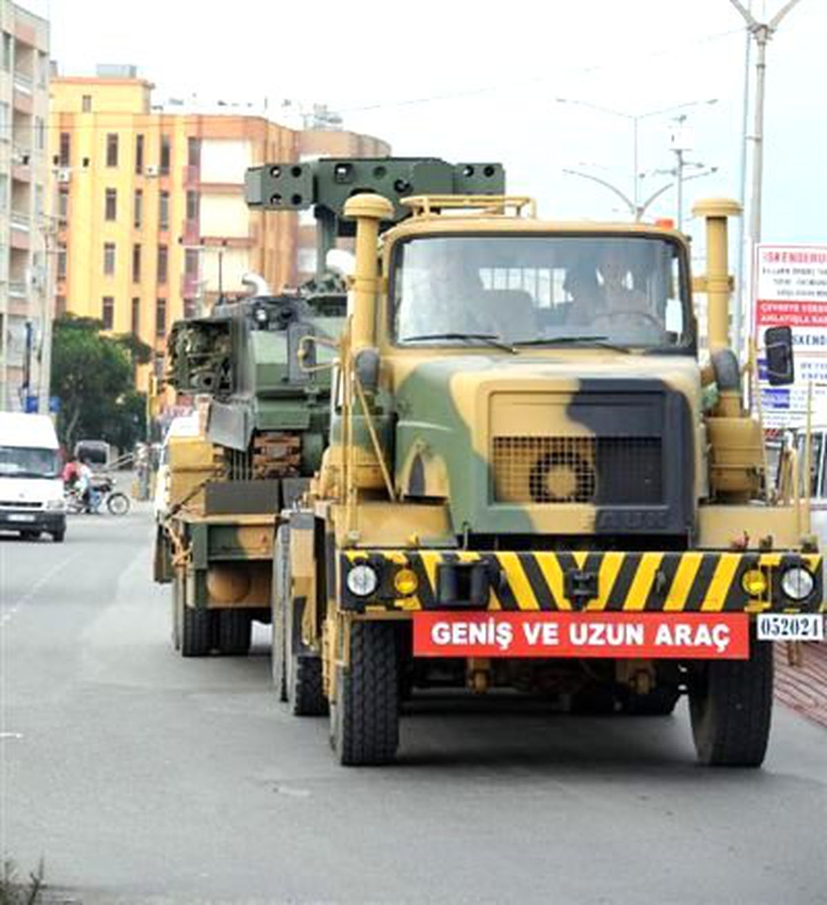 Suriye Sınıra Askeri Araçlar Sevk Edildi