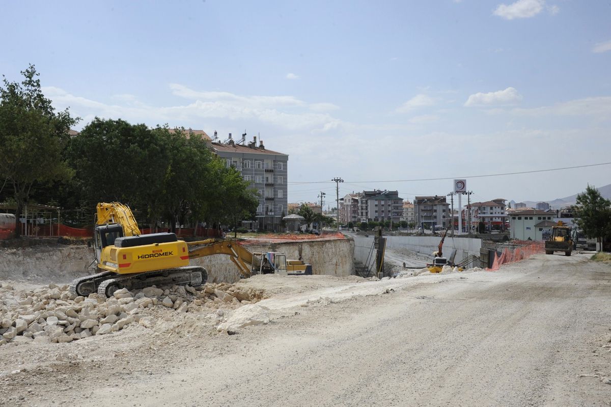 Karaman\'da Köprülü Kavşak Çalışması Devam Ediyor