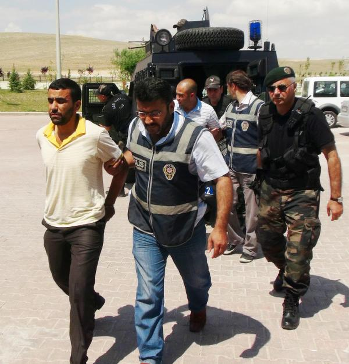Kavgacı İşportacıları, Adliyeye Özel Harekat Götürdü