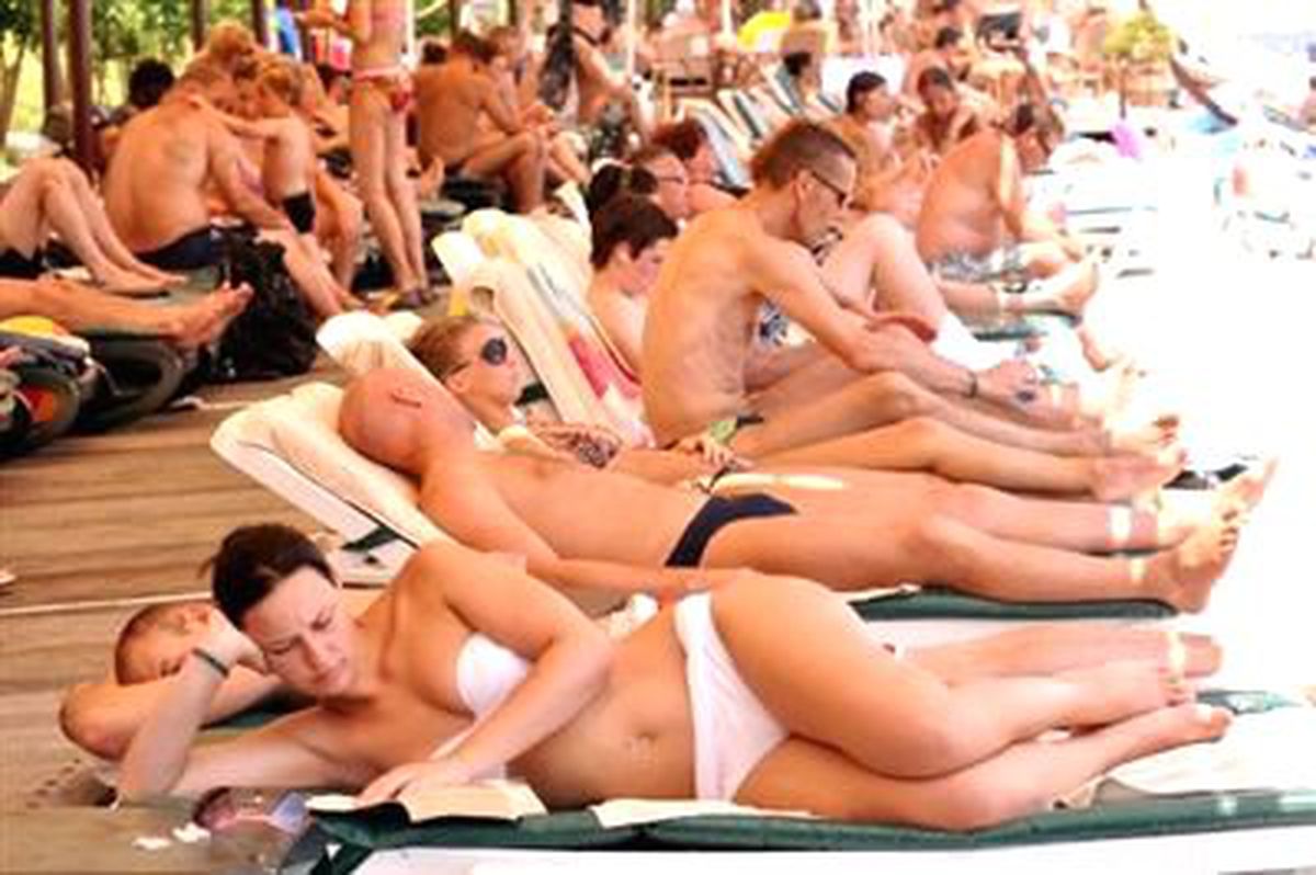 Kemer\'de Sıcak Tatil