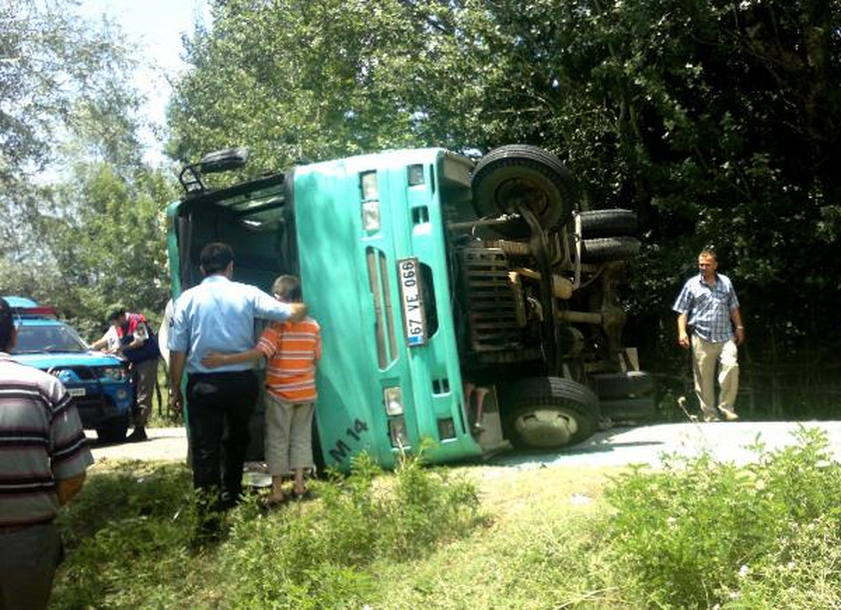 Maden İşçilerini Taşıyan Midibüs Devrildi: 11 Yaralı