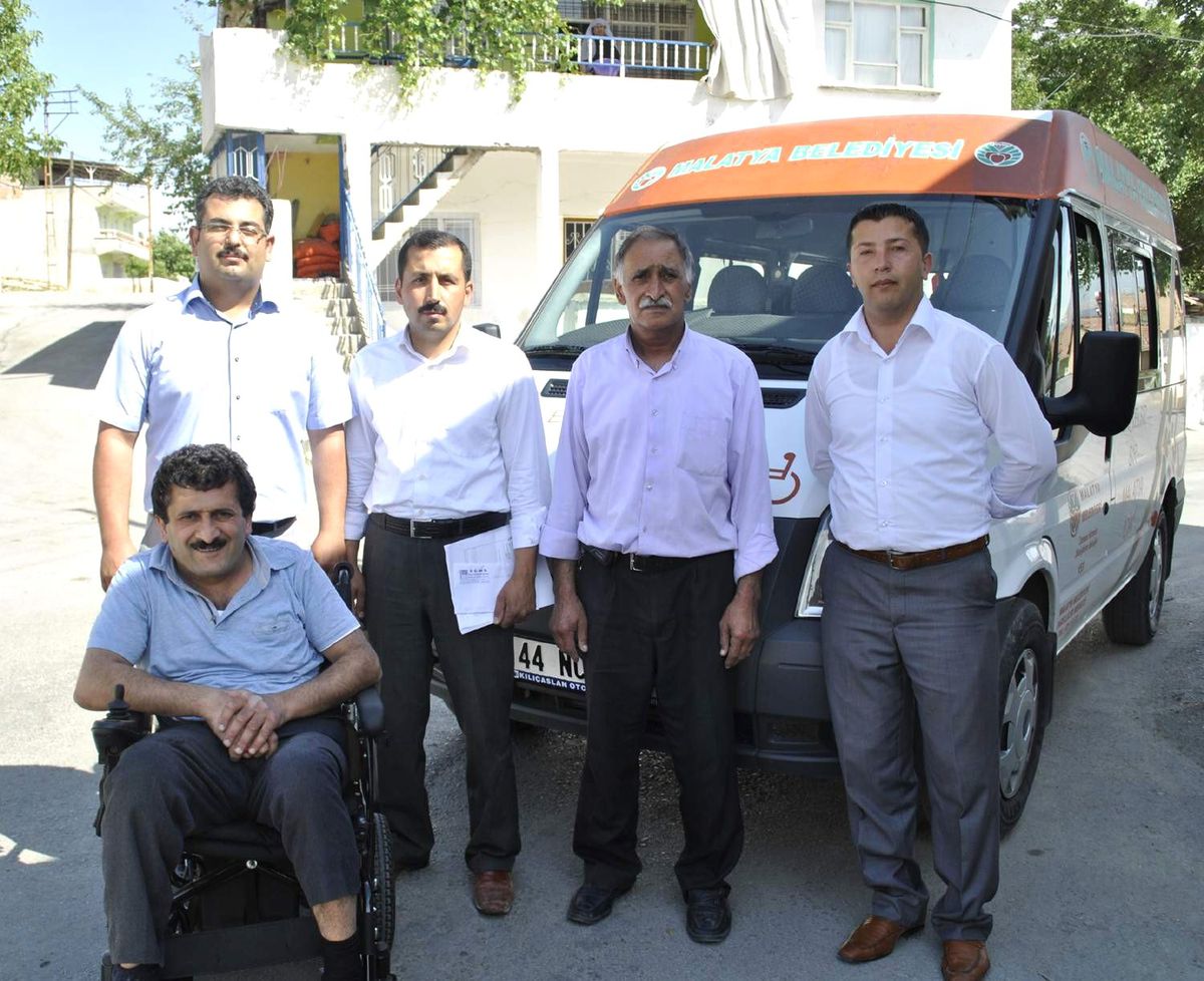 Malatya\'da İki Engelliye Akülü Tekerlekli Sandalye Hediye Edildi