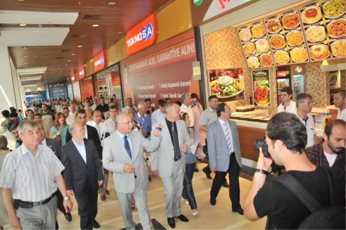 Manisa\'nın İlk Alışveriş Merkezi Magnesıa Açıldı
