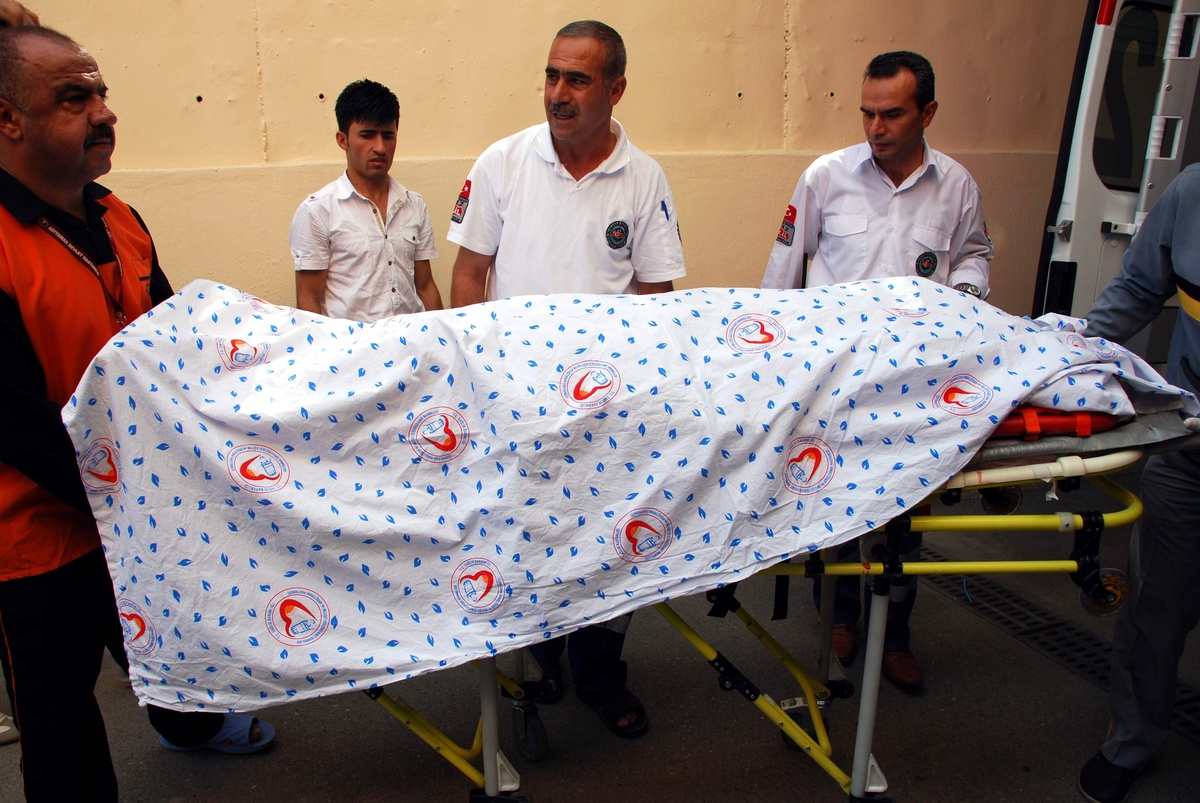 Motosiklet Direğe Çarptı: 1 Ölü, 1 Ağır Yaralı