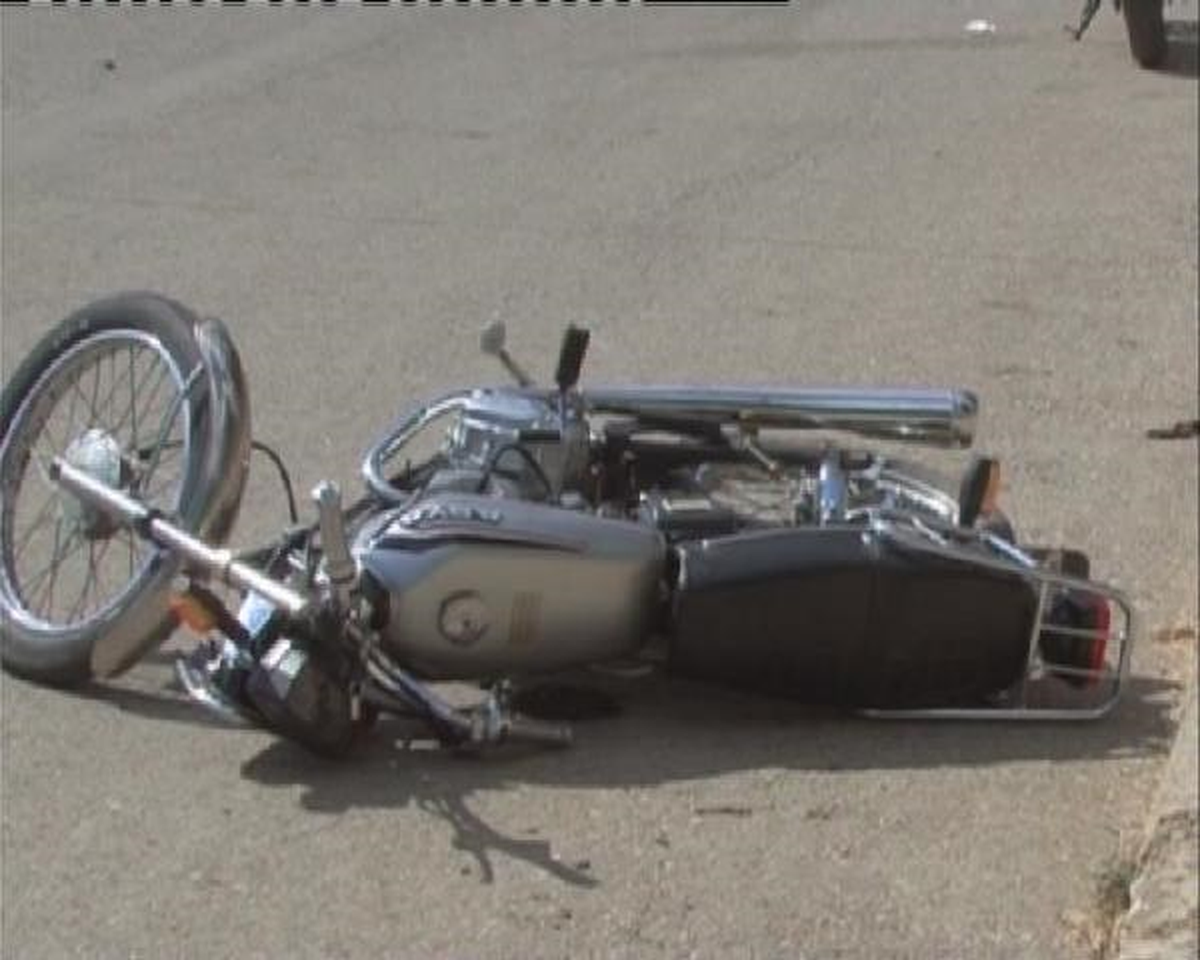 Motosiklet Elektrik Direğine Çarptı, 2 Arkadaş Öldü