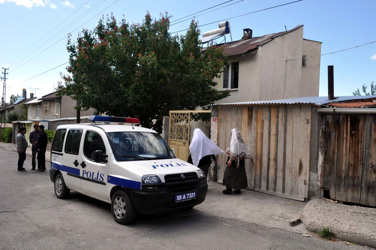 Oyun Oynarken Su Dolu Kovaya Düşen Minik Elif Boğuldu