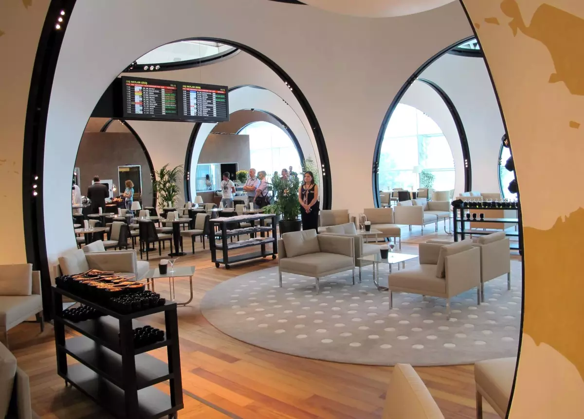 (Özel Haber) Hayrünnisa Gül, THY\'nin Cıp Salonu\'na Hayran Kaldı