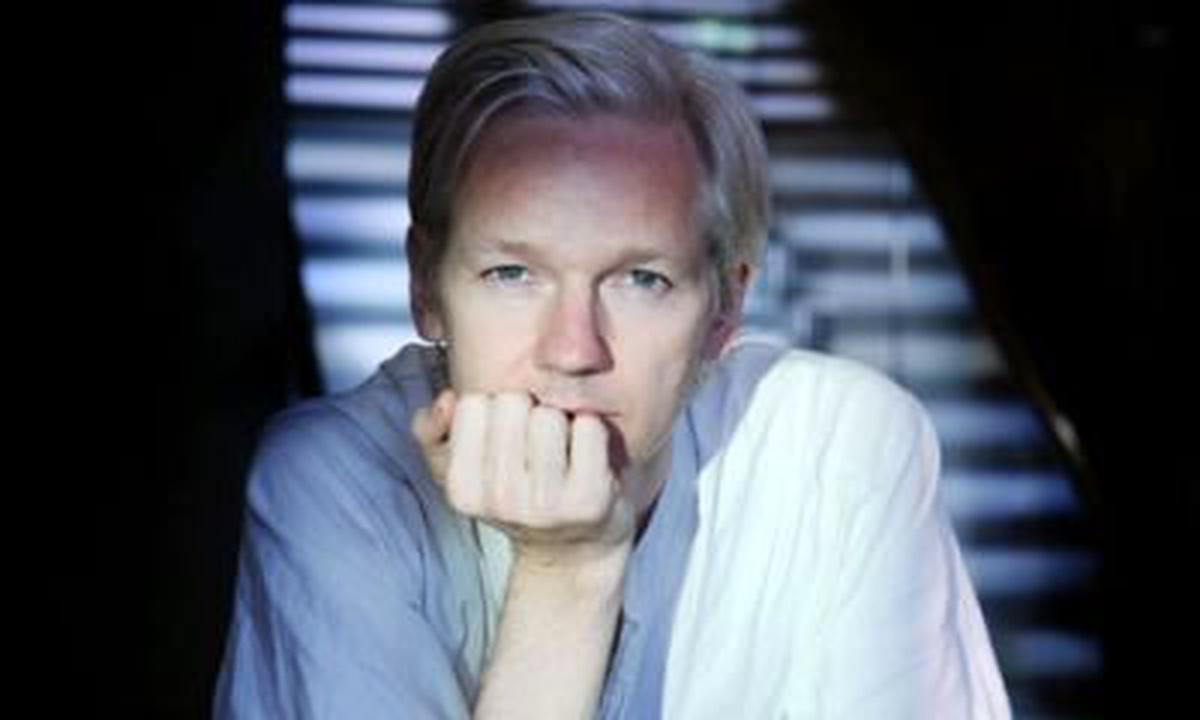 Polisten Assange\'a Uyarı Belgesi