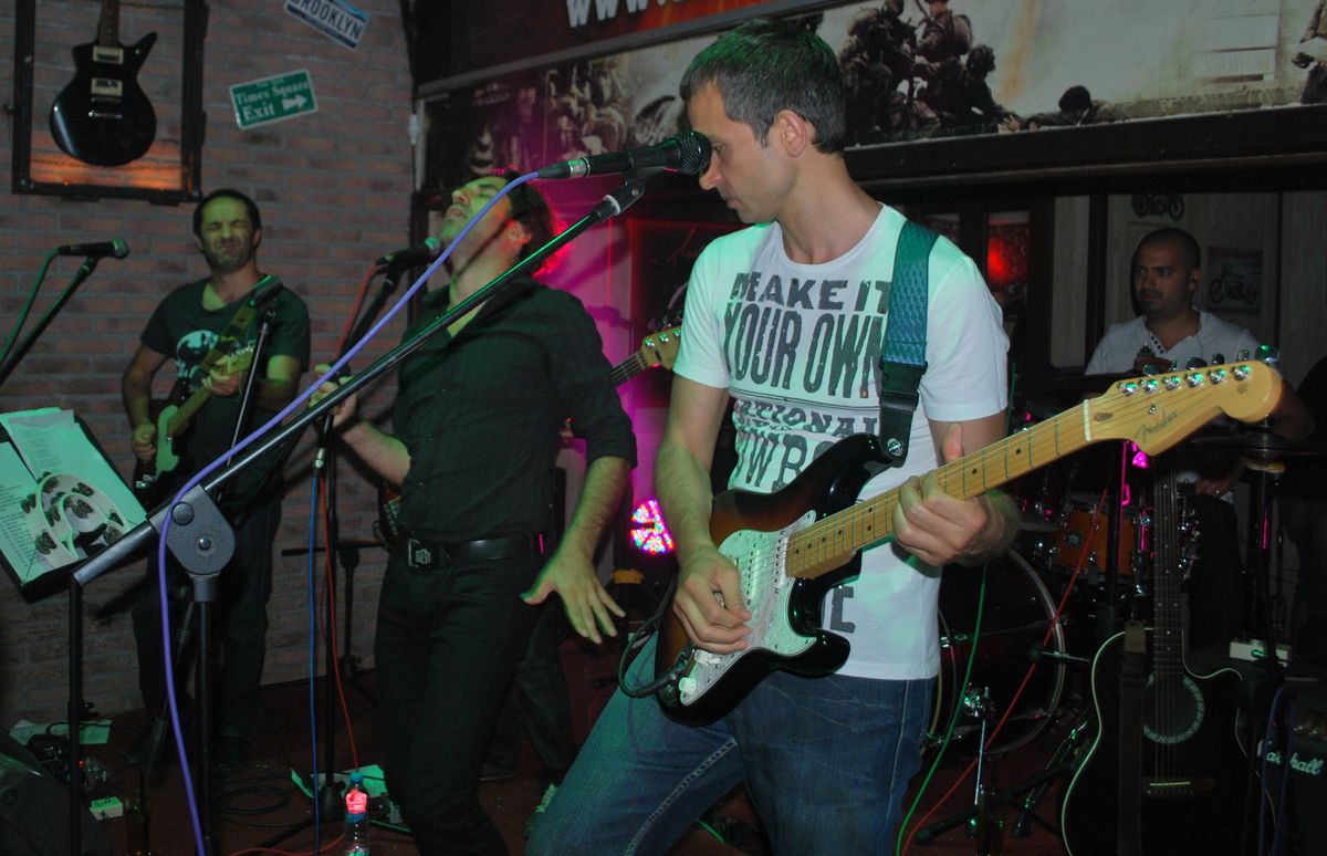 Rock Severler Grup Badem ile Çoştu