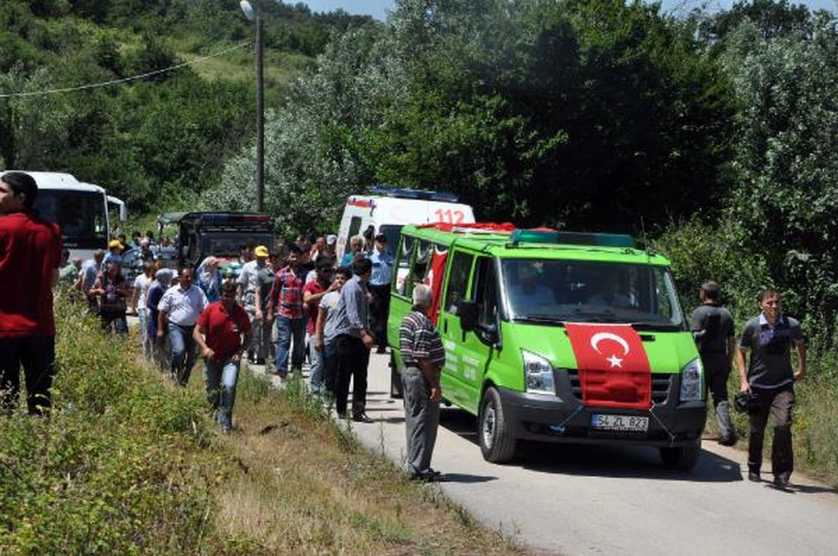 Sakarya\'nın Madalyalı Okçusu Şehit Mehmet Kıran\'ı 10 Bin Kişi Uğurladı