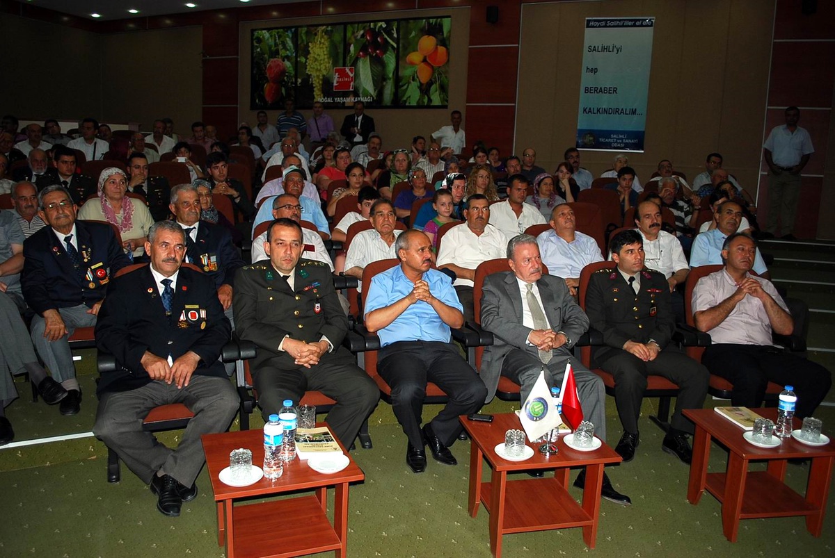 Salihli\'de Kore Gazileri İçin Madalya Töreni Düzenlendi