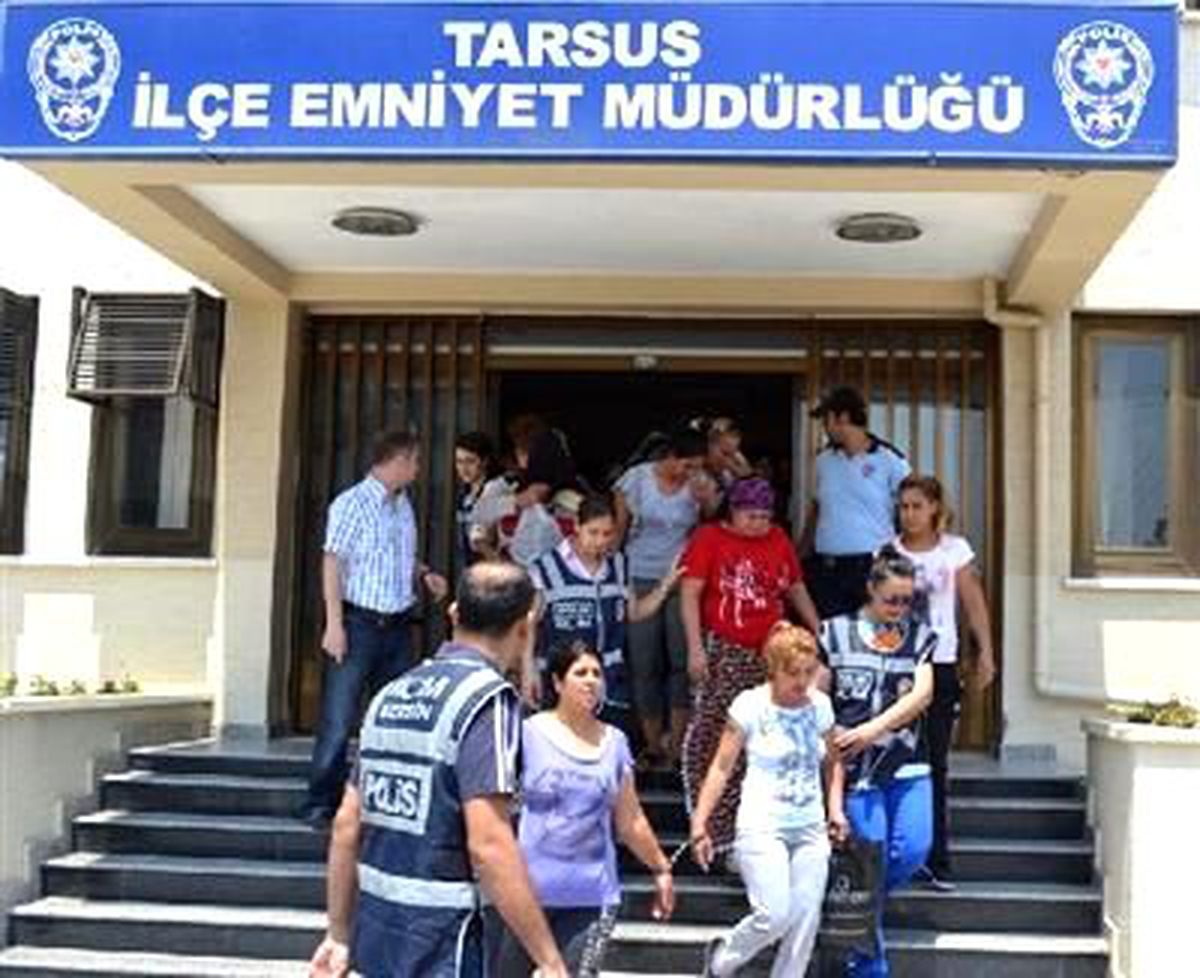 Tarsus\'ta Sokak Satıcılarından 17\'si Tutuklandı