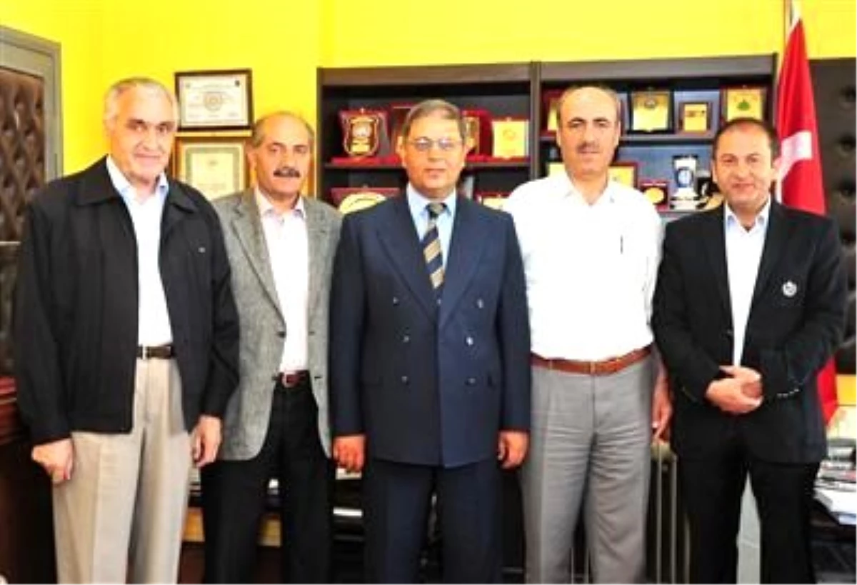 Vali Tamer, Erzurum\'da Valilik Personeliyle Hasret Giderdi