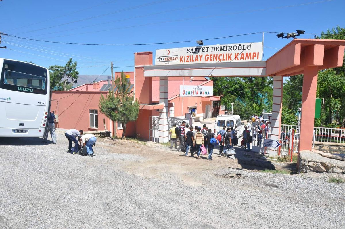 2. Depremzede Grubu Kampa Alındı