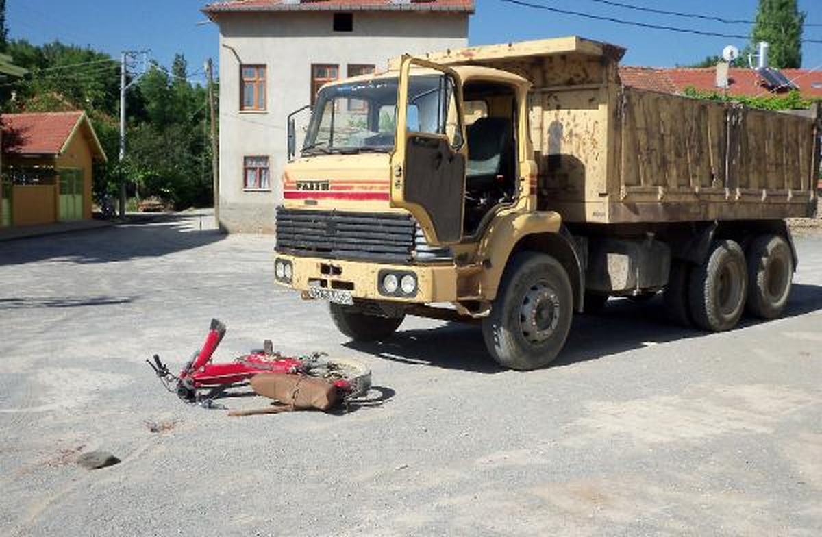 80\'lik Dede Motosikletli Kazada Öldü