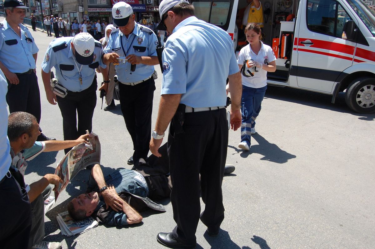 Akülü Aracıyla Köprüden Geçen Engelli Vatandaşa Dolmuş Çarptı