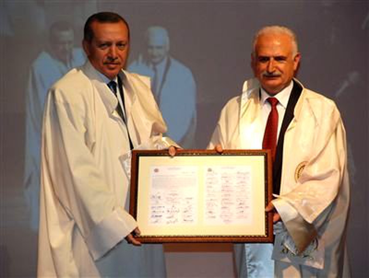 Başbakan Erdoğan\'a Fahri Doktora Unvanı Verildi