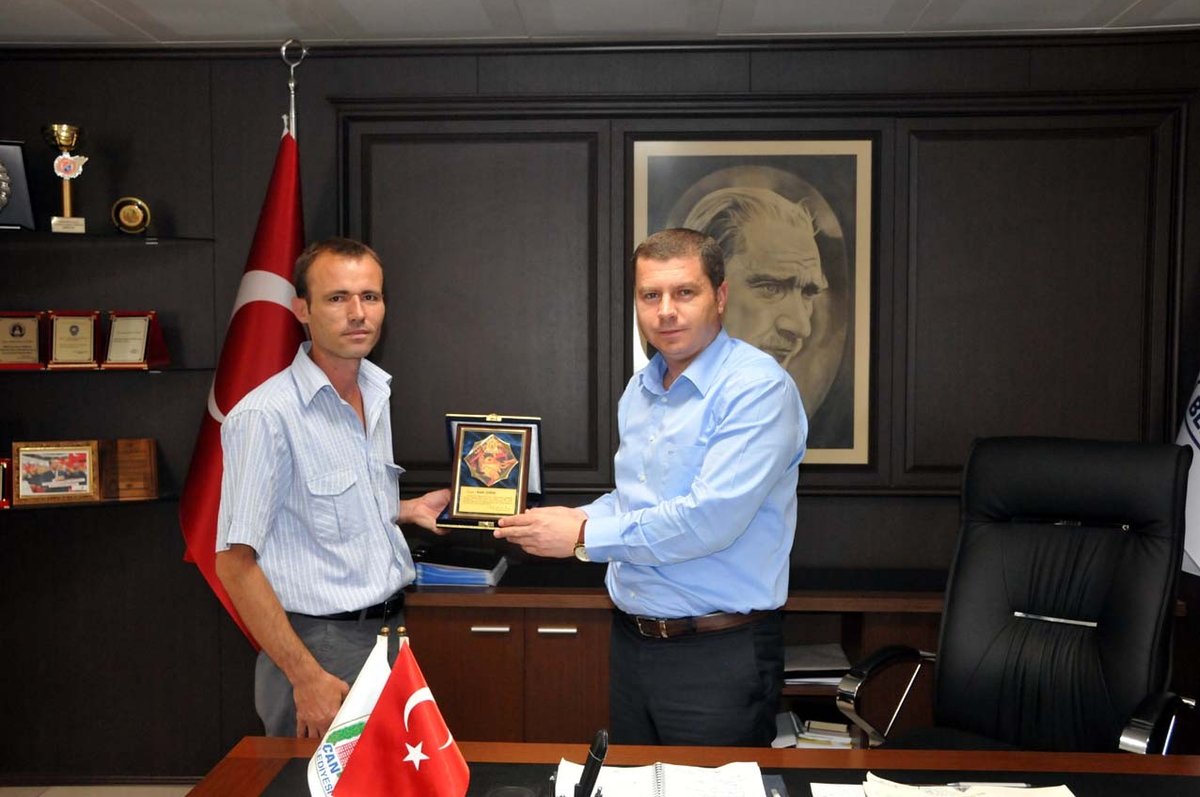 Başkan Kuzu\'dan Çanlı Akut Üyesi Kadir Direk\'e Plaket