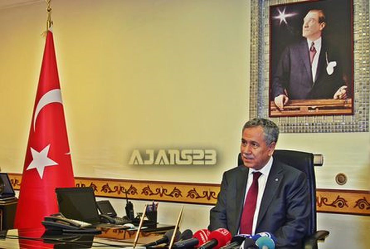 Bülent Arınç Valilik Makamında