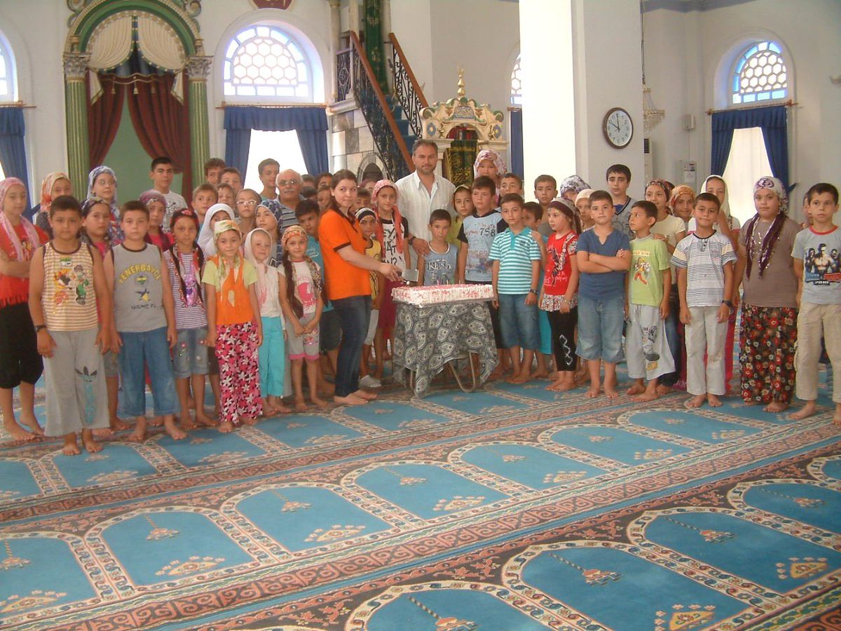 Burhaniye\'de Camide Yaş Günü Kutlaması